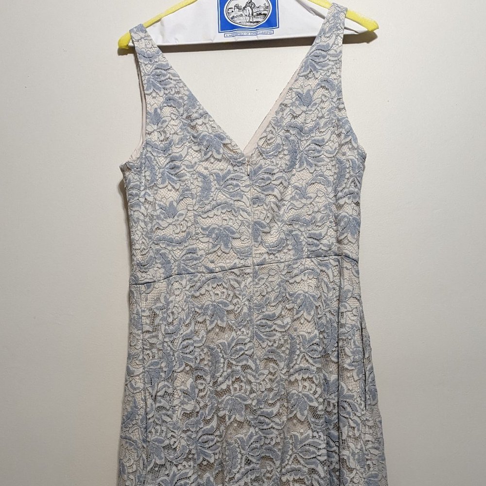 Sleeveless blue lace dress Vince Camuto 8